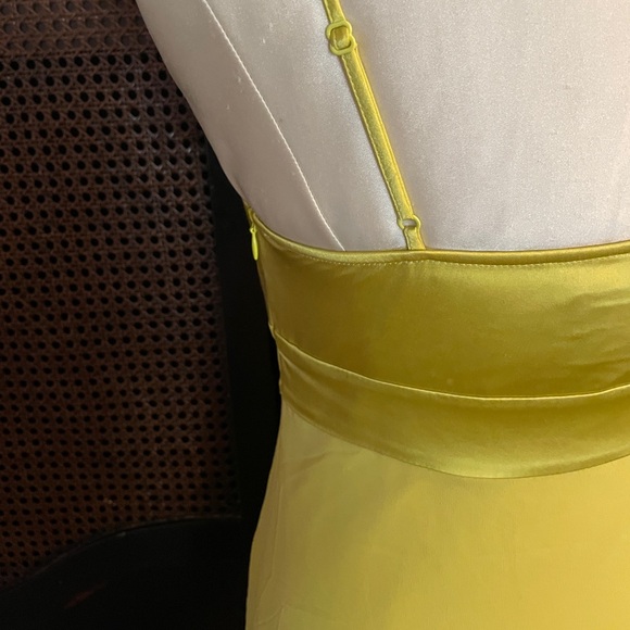 KAREN MILLEN Silk Chartreuse Ruffled Dress - Picture 4 of 11